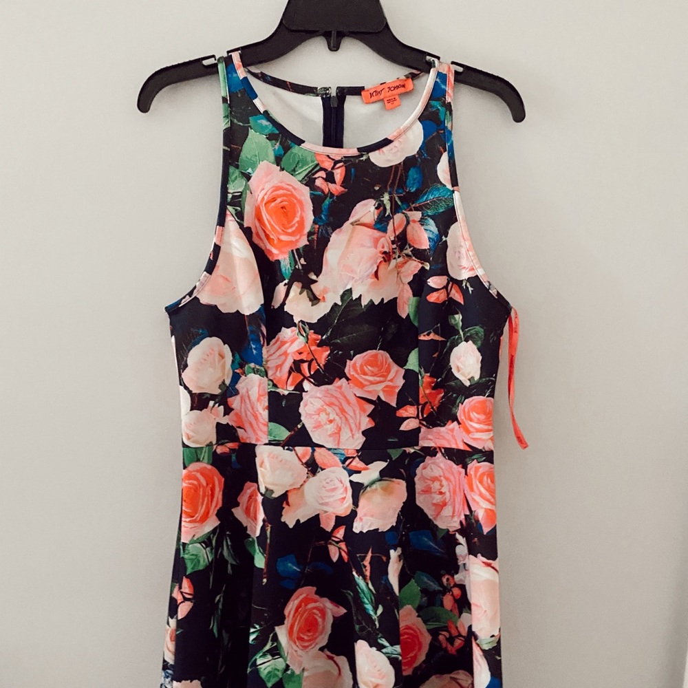 Super cute floral dress!!
